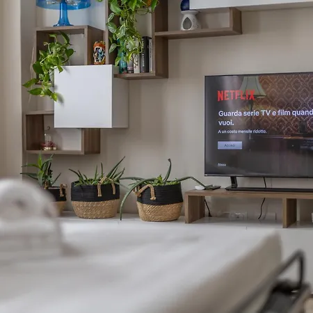 Stylish Porta Romana With Terrace 아파트