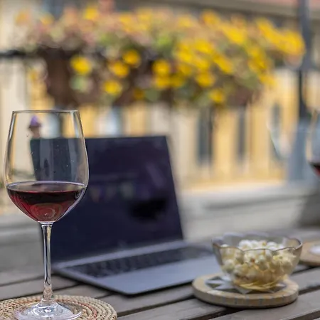 아파트 Stylish Porta Romana With Terrace *