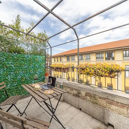 아파트 Stylish Porta Romana With Terrace *